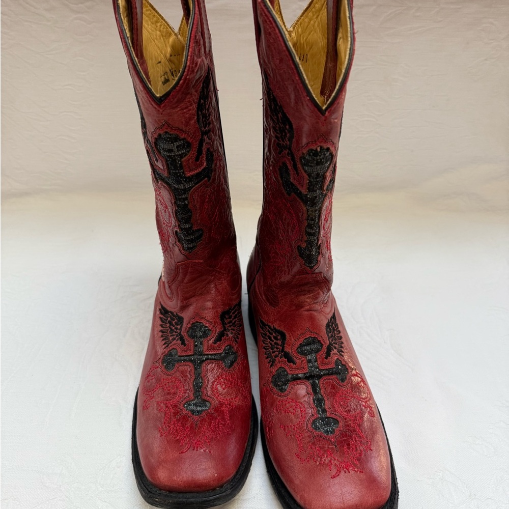 Rockin Leather Red Western Boots with Black Embroidery - Picture 4 of 10